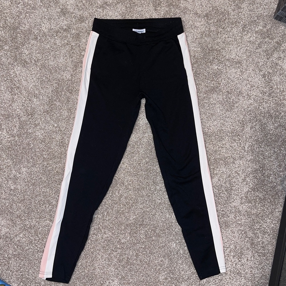 Leggings with pink and white stripe